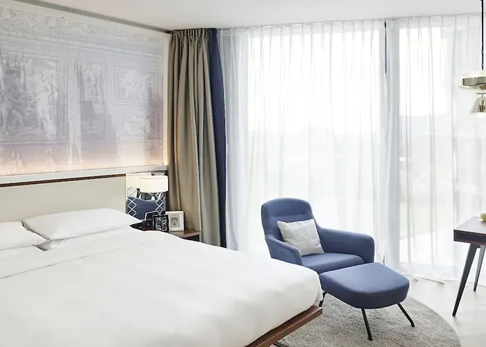 Hyatt Regency Hotel 5*