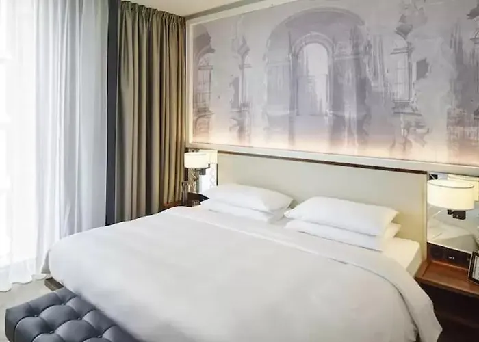 Hyatt Regency 5*